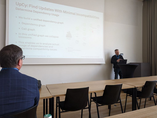 Seminarraum, Vortragfolien zum Papier "UpCy" von der ICSE 2023, Ben Hermann präsentiert hier an der JKU Linz im Rahmen der GI-SE'24
